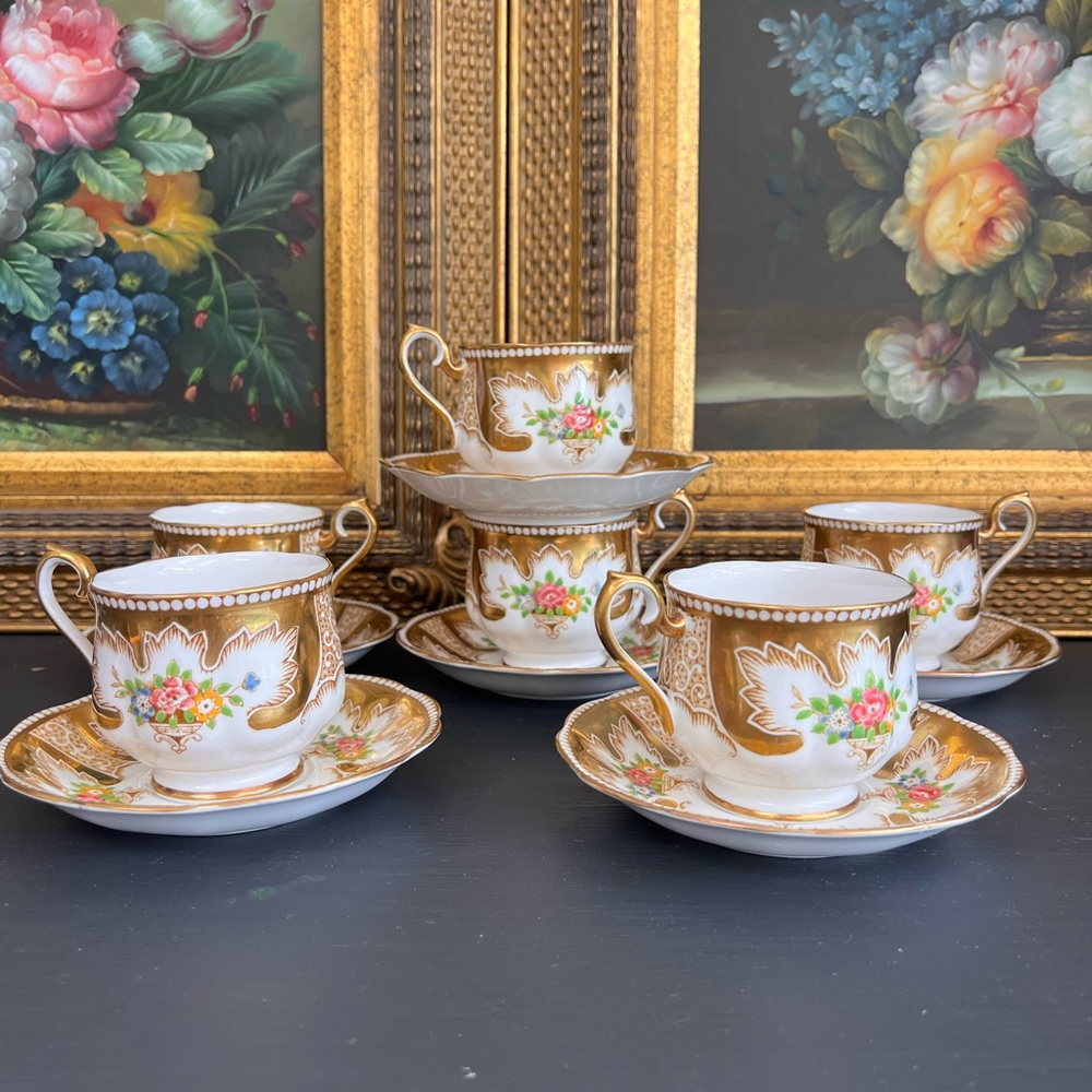 Elegant Floral Tea Cup and Saucer Set - Picture 8 of 9